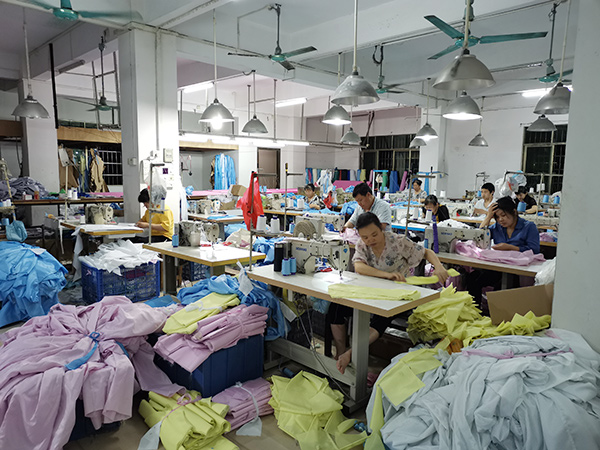 防靜電服生產(chǎn)車(chē)間