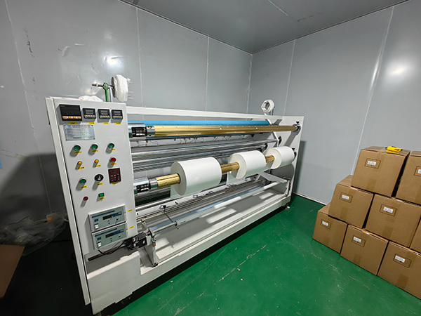 卷軸無(wú)塵布生產(chǎn)車(chē)間